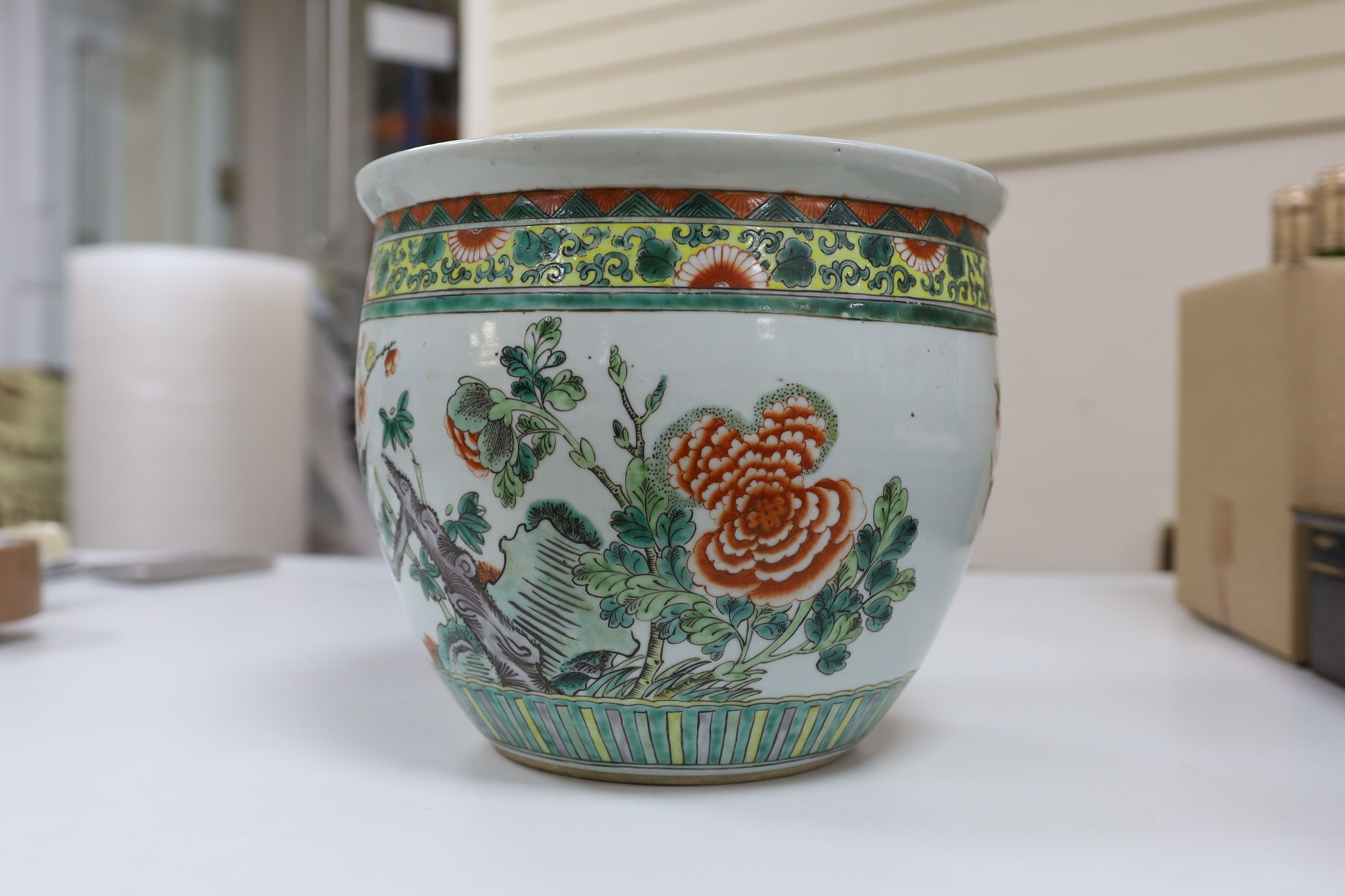 A late 19th century Chinese famille verte jardiniere, 25cm